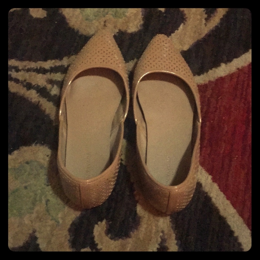 Nude flats